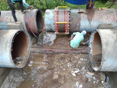Installation-of-S.S.Expansion-Bellows-on-1000-mm-dia-pipeline.