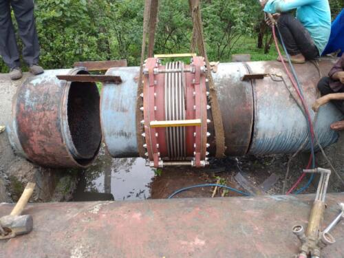 Installation-of-S.S.Expansion-Bellows-on-1000-mm-dia-pipeline